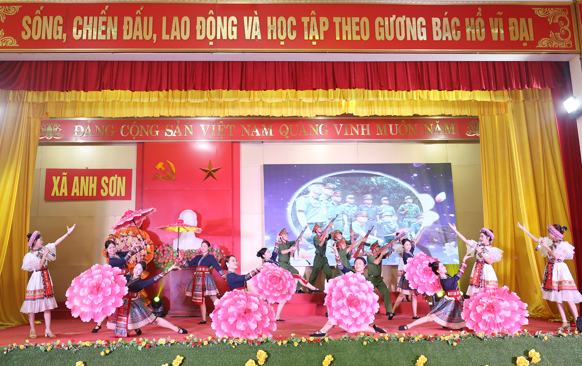 Anh-tin-bai